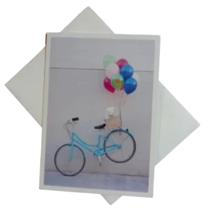 Kaart met fiets en ballonnen